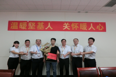 溫暖堅基人  關(guān)懷暖人心