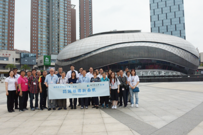 澳門百貨業(yè)職工會交流團林婉珊團長一行到河源市商業(yè)中心參觀交流