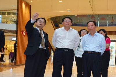 最高人民法院原院長、首席大法官肖揚(yáng)參觀河源市商業(yè)中心