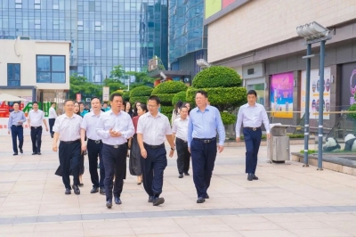 全國(guó)政協(xié)委員、深圳市人大常委會(huì)委員、深圳市工商聯(lián)主席張春華一行蒞臨堅(jiān)基集團(tuán)開展調(diào)研活動(dòng)
